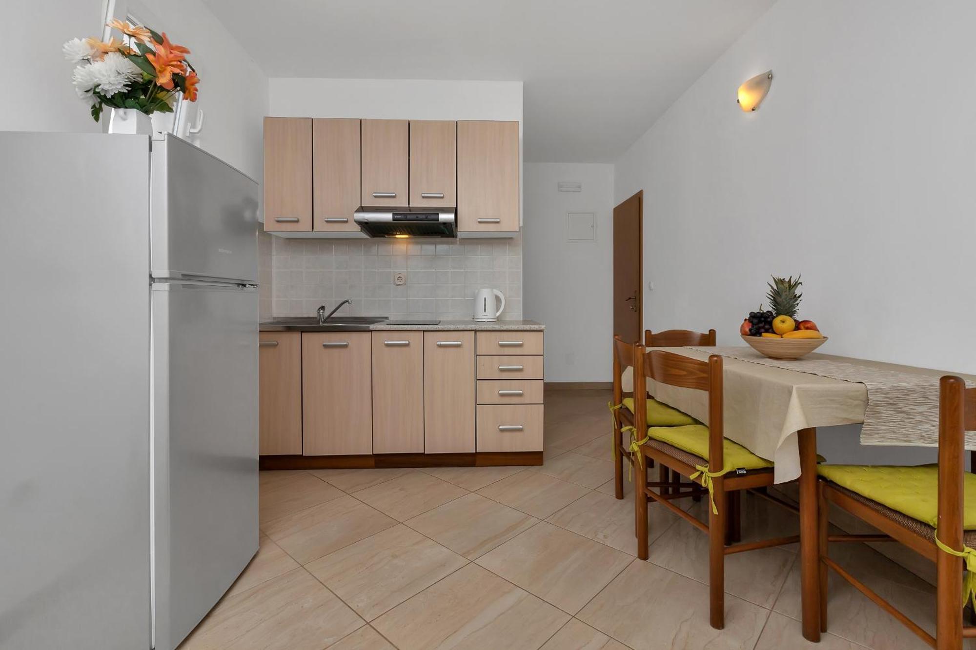 Apartments Ferdo Živogošće Oda fotoğraf